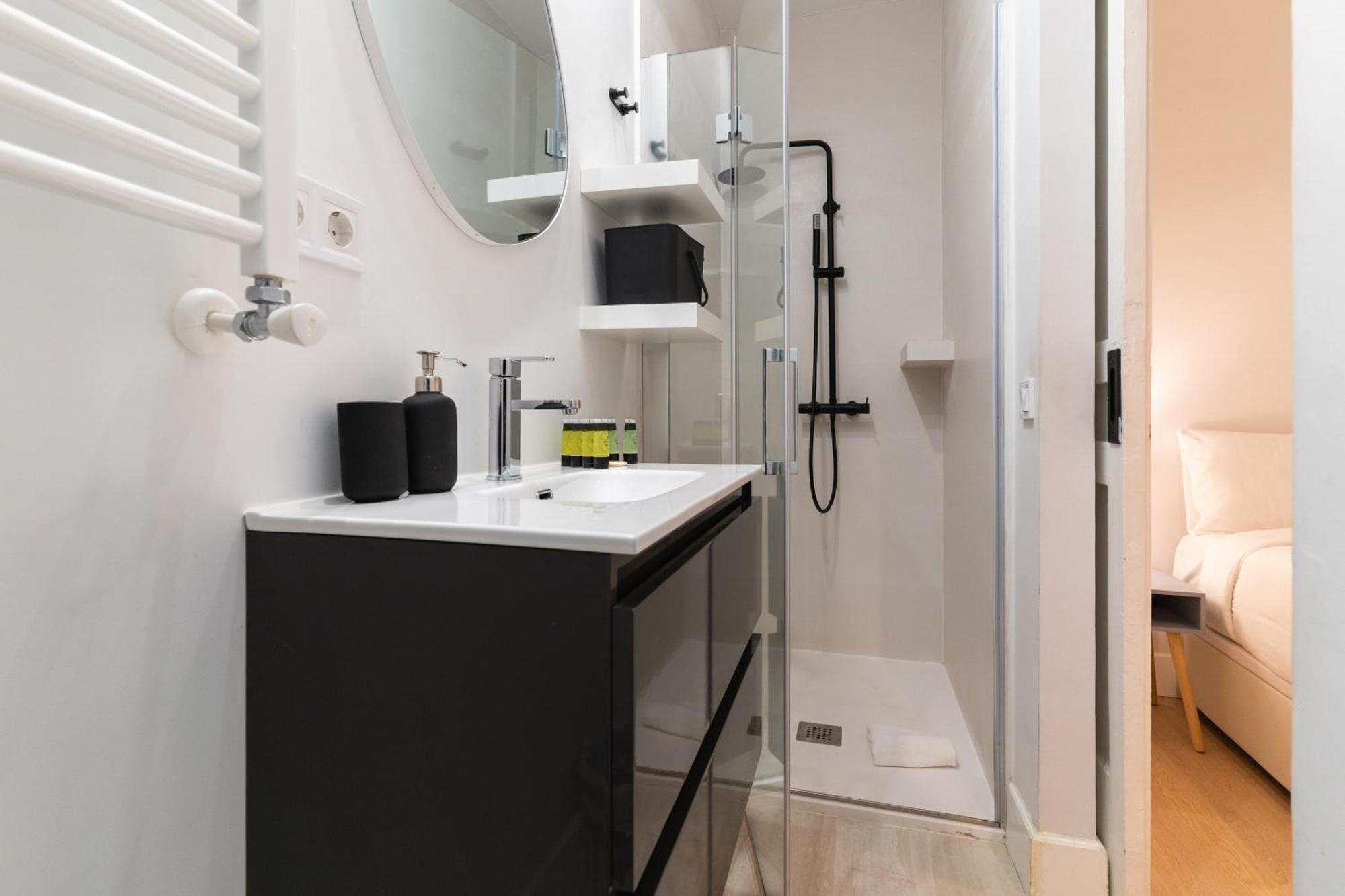 Cozy And Central-1Bd 1Bth- Cortes Apartment Madrid Luaran gambar