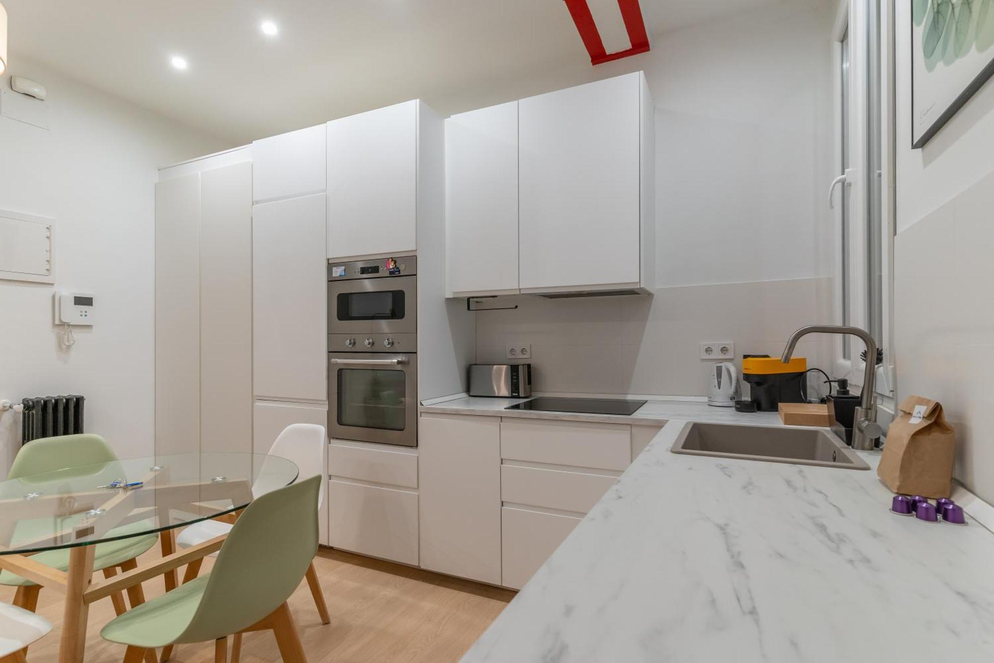 Cozy And Central-1Bd 1Bth- Cortes Apartment Madrid Luaran gambar